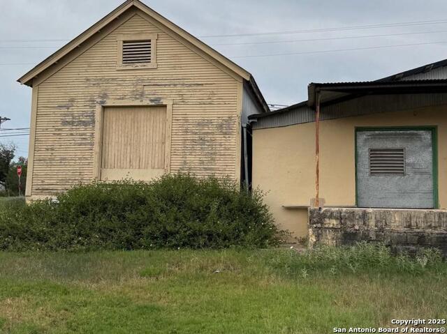 Listing photo id 10 for 407 High St.