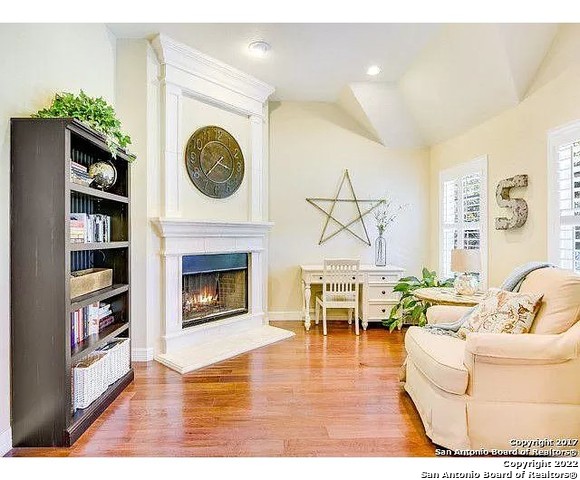 Image 10 of 19 For 110 Surrey Dr