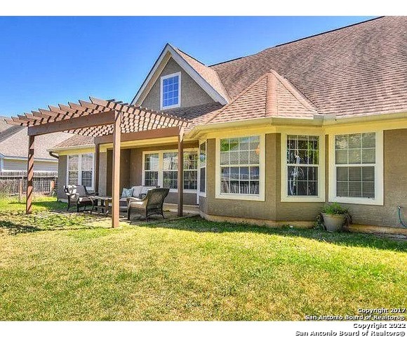 Image 18 of 19 For 110 Surrey Dr