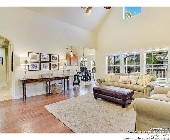 Image 4 of 19 For 110 Surrey Dr