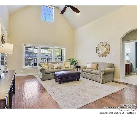 Image 5 of 19 For 110 Surrey Dr