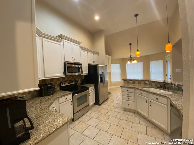 Image 6 of 19 For 110 Surrey Dr