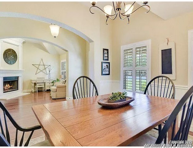 Image 9 of 19 For 110 Surrey Dr