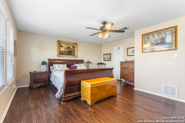 Image 21 of 25 For 7503 Cedar Farm