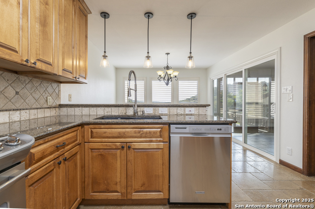 Image 10 of 42 For 105 Tapatio Dr E 105