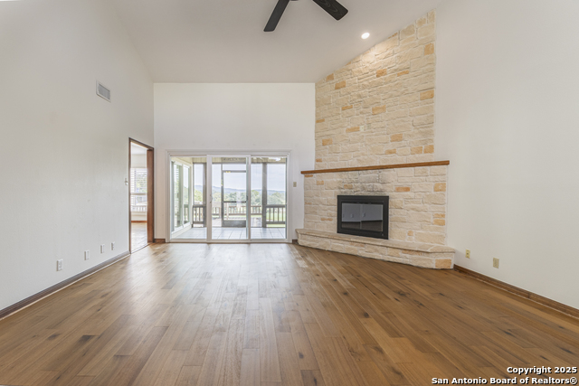 Image 8 of 42 For 105 Tapatio Dr E 105