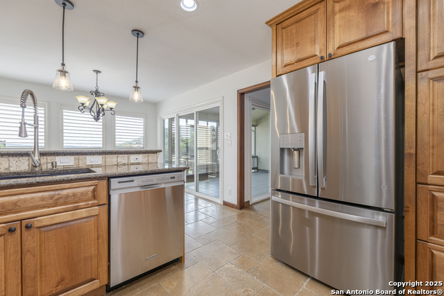 Image 9 of 42 For 105 Tapatio Dr E 105