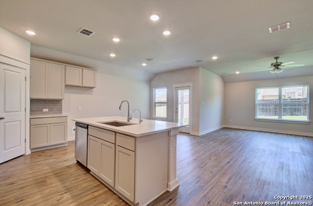Image 11 of 21 For 2422 White Daisy Hill