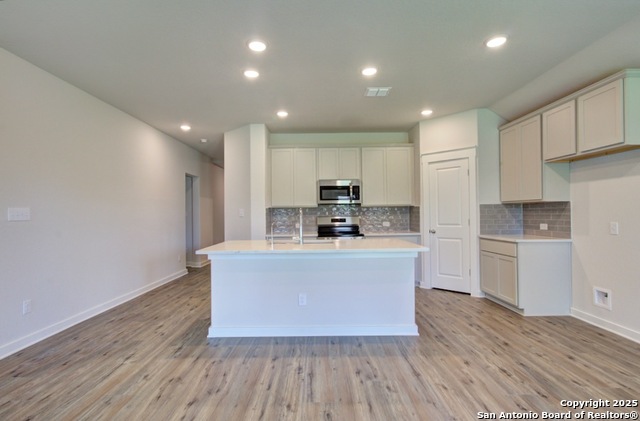 Image 2 of 21 For 2422 White Daisy Hill