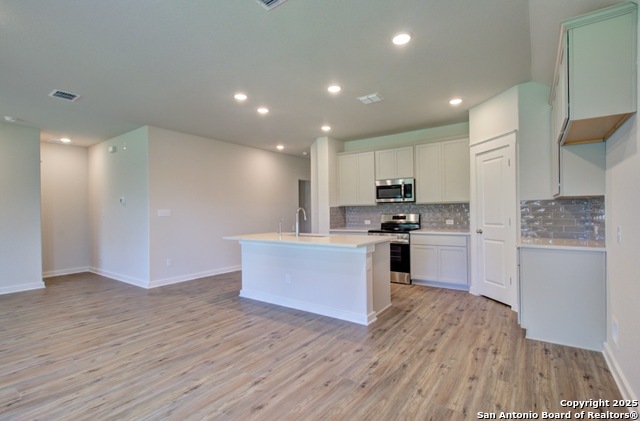 Image 3 of 21 For 2422 White Daisy Hill