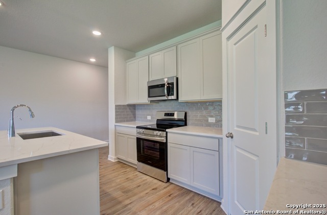 Image 4 of 21 For 2422 White Daisy Hill