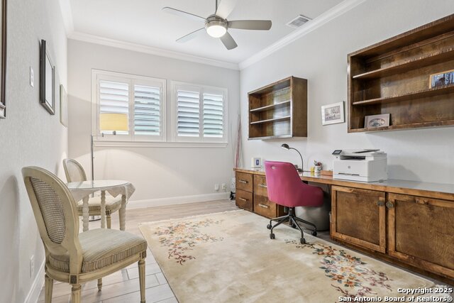 Listing photo id 13 for 22911 Grande Vista