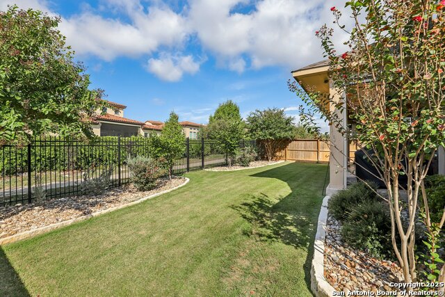 Listing photo id 47 for 22911 Grande Vista