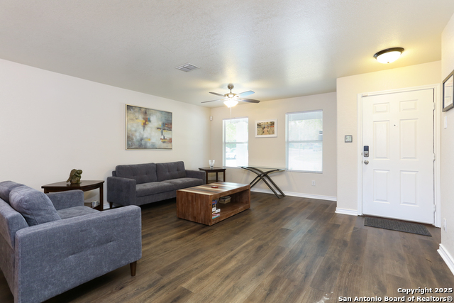 Listing photo id 2 for 9130 Sycamore