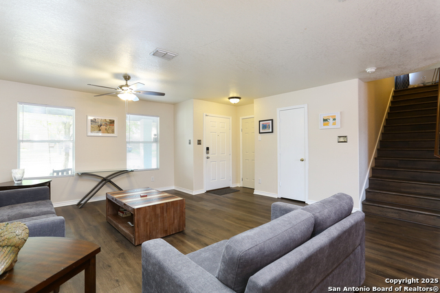 Listing photo id 3 for 9130 Sycamore