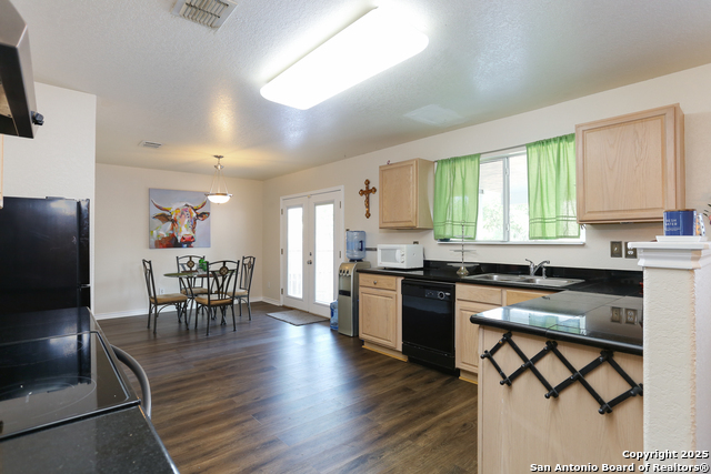 Listing photo id 6 for 9130 Sycamore