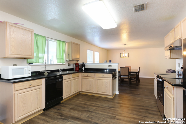 Listing photo id 7 for 9130 Sycamore