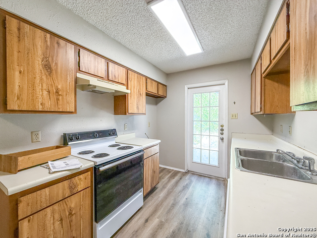 Image 3 of 14 For 607 Frostwood