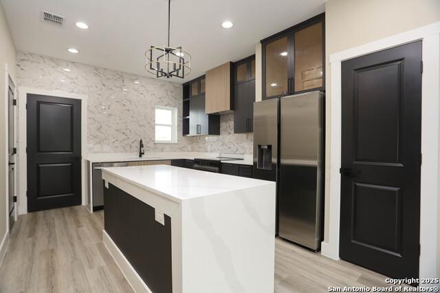 Image 2 of 19 For 130 Lachapelle E