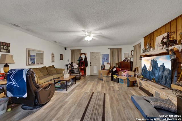 Listing photo id 1 for 3130 Green Valley