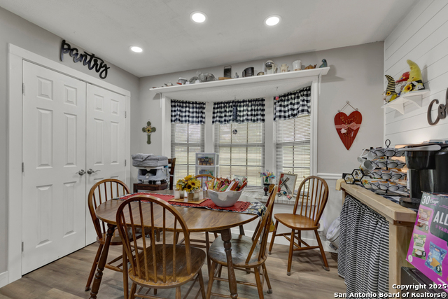 Listing photo id 2 for 3130 Green Valley