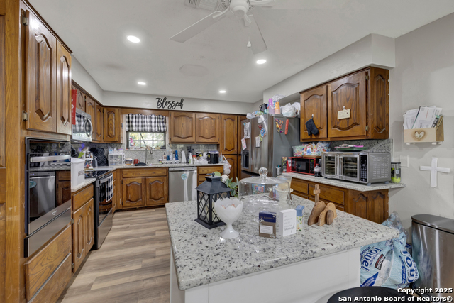 Listing photo id 4 for 3130 Green Valley