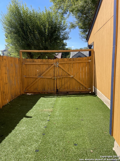 Image 8 of 21 For 6226 Valley Castle