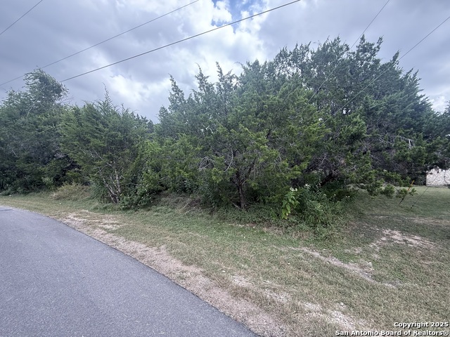 Listing photo id 3 for 26006 Oak Nest