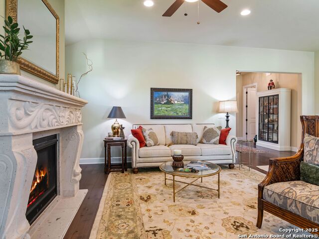 Listing photo id 11 for 121 Wild Honeysuckle Way