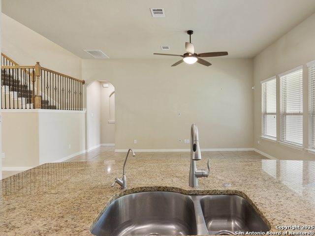 Image 10 of 39 For 209 Fernwood