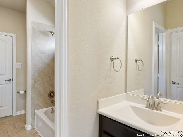 Image 25 of 39 For 209 Fernwood