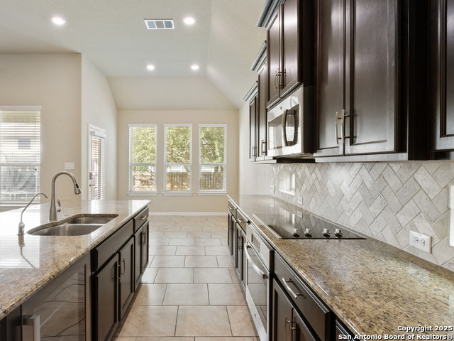 Image 9 of 39 For 209 Fernwood