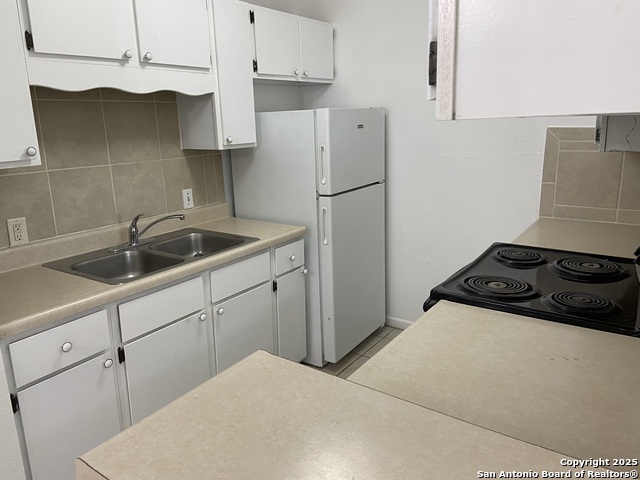 Image 13 of 30 For 1301 Greenlawn  B
