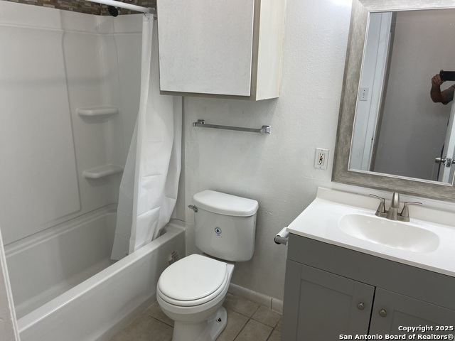 Image 15 of 30 For 1301 Greenlawn  B