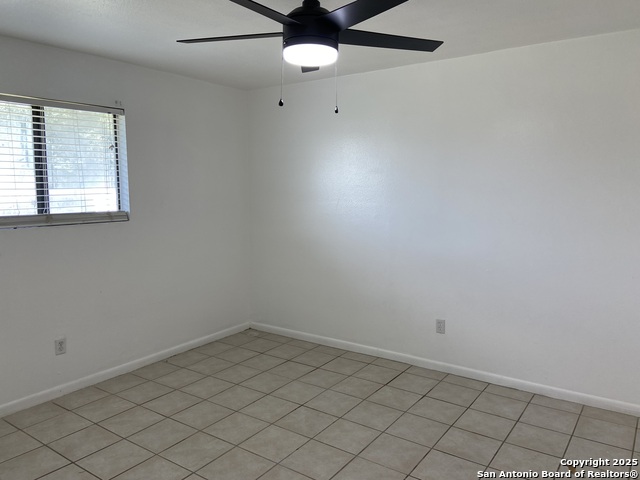 Image 17 of 30 For 1301 Greenlawn  B