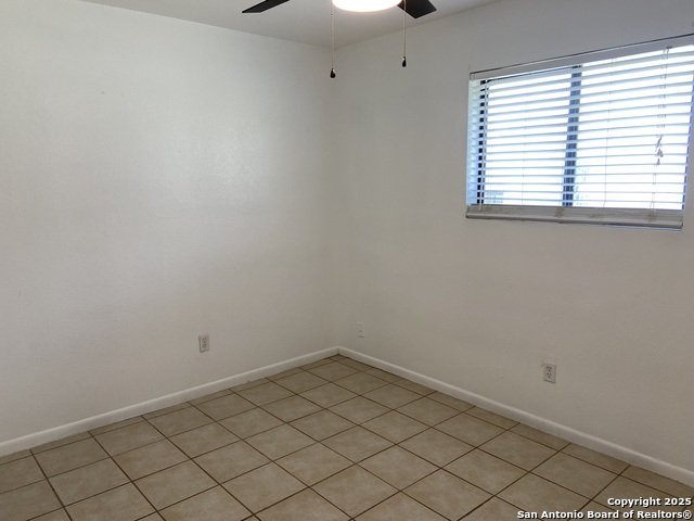 Image 19 of 30 For 1301 Greenlawn  B