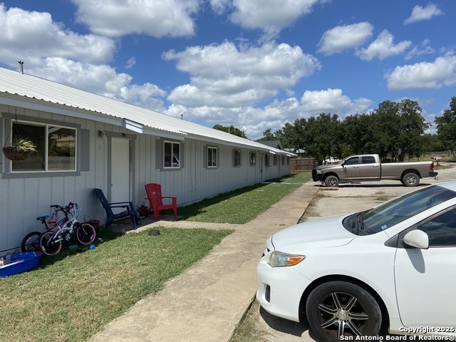 Image 2 of 30 For 1301 Greenlawn  B