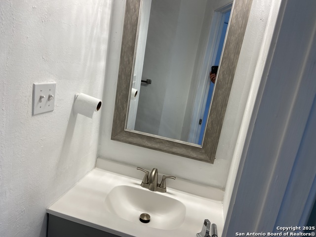 Image 27 of 30 For 1301 Greenlawn  B