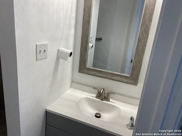 Image 28 of 30 For 1301 Greenlawn  B