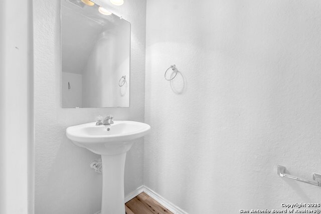 Image 20 of 38 For 3619 Bisley  