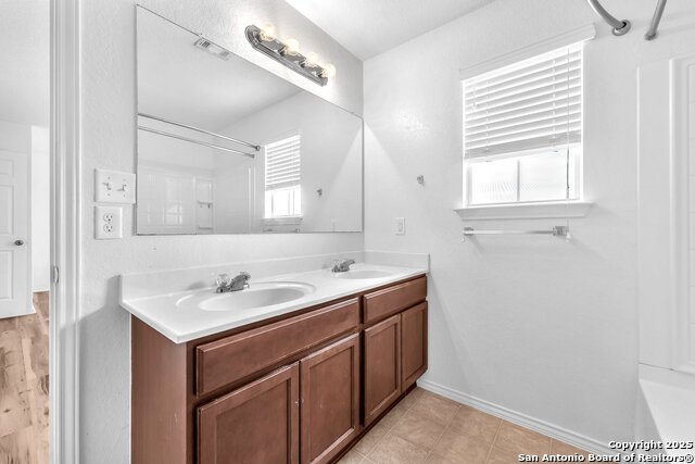 Image 28 of 38 For 3619 Bisley  