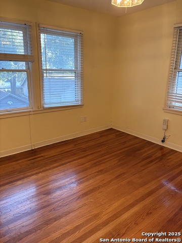 Image 14 of 23 For 210 Lullwood Ave E 208