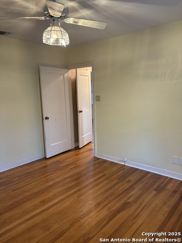 Image 15 of 23 For 210 Lullwood Ave E 208