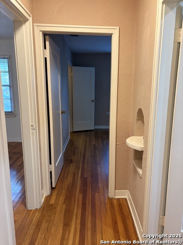 Image 16 of 23 For 210 Lullwood Ave E 208