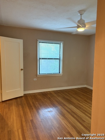 Image 19 of 23 For 210 Lullwood Ave E 208