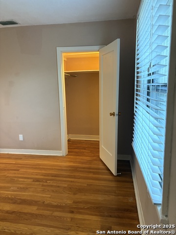 Image 20 of 23 For 210 Lullwood Ave E 208