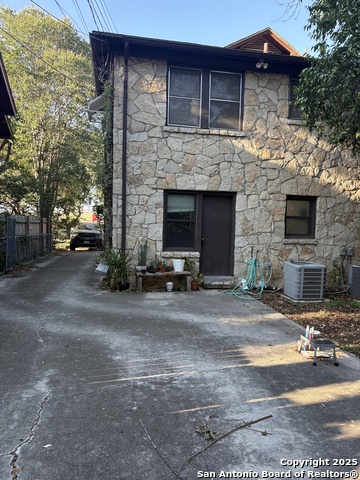 Image 22 of 23 For 210 Lullwood Ave E 208