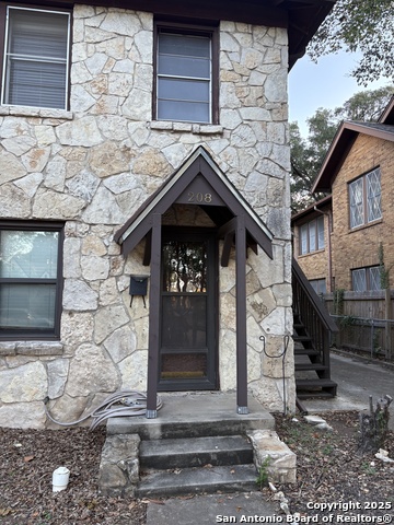 Image 3 of 23 For 210 Lullwood Ave E 208