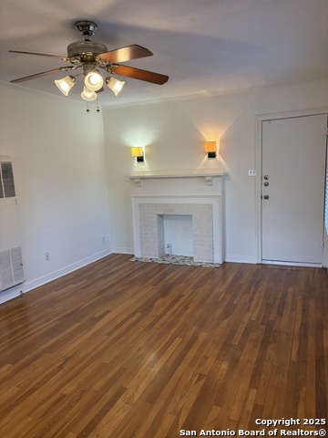 Image 7 of 23 For 210 Lullwood Ave E 208