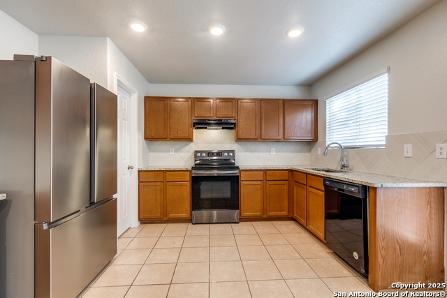 Image 9 of 25 For 25802 Presidio Aly